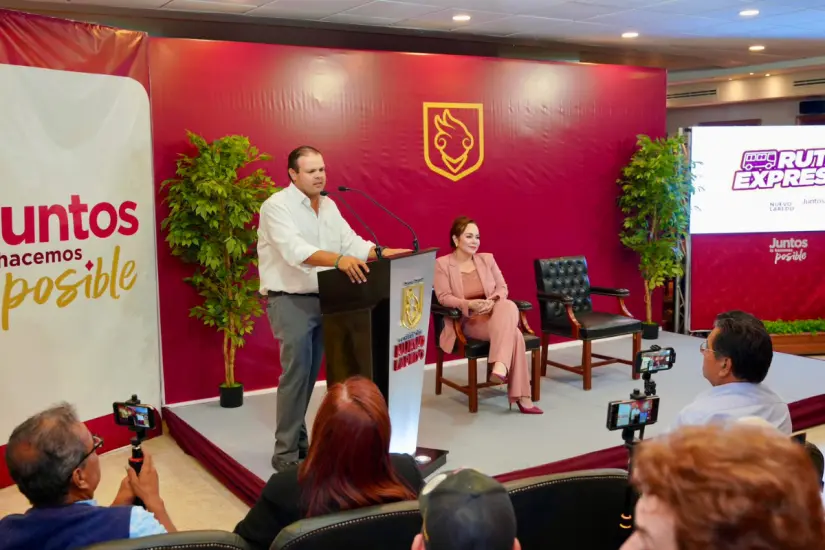 Gilberto Martínez Arcega, delegado de Transporte Público en Nuevo Laredo | Foto: FB Carmen Lilia Canturosas