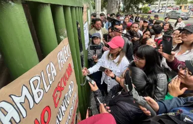 VIDEO | Estudiantes de Economía en UAEMéx marchan por fin del paro y regreso a clases
