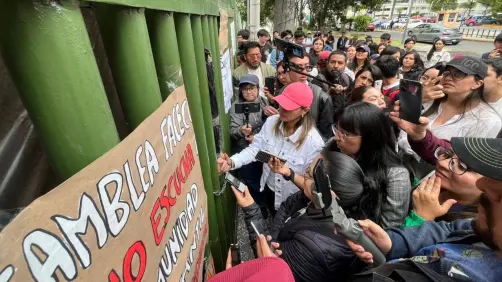 VIDEO | Estudiantes de Economía en UAEMéx marchan por fin del paro y regreso a clases