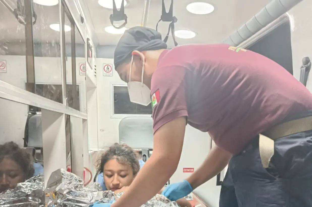 En la Colonia Alianza Real, un reporte de auxilio alertó a brigadistas de Protección Civil sobre una mujer en labor de parto. Foto: PCEscobedo.