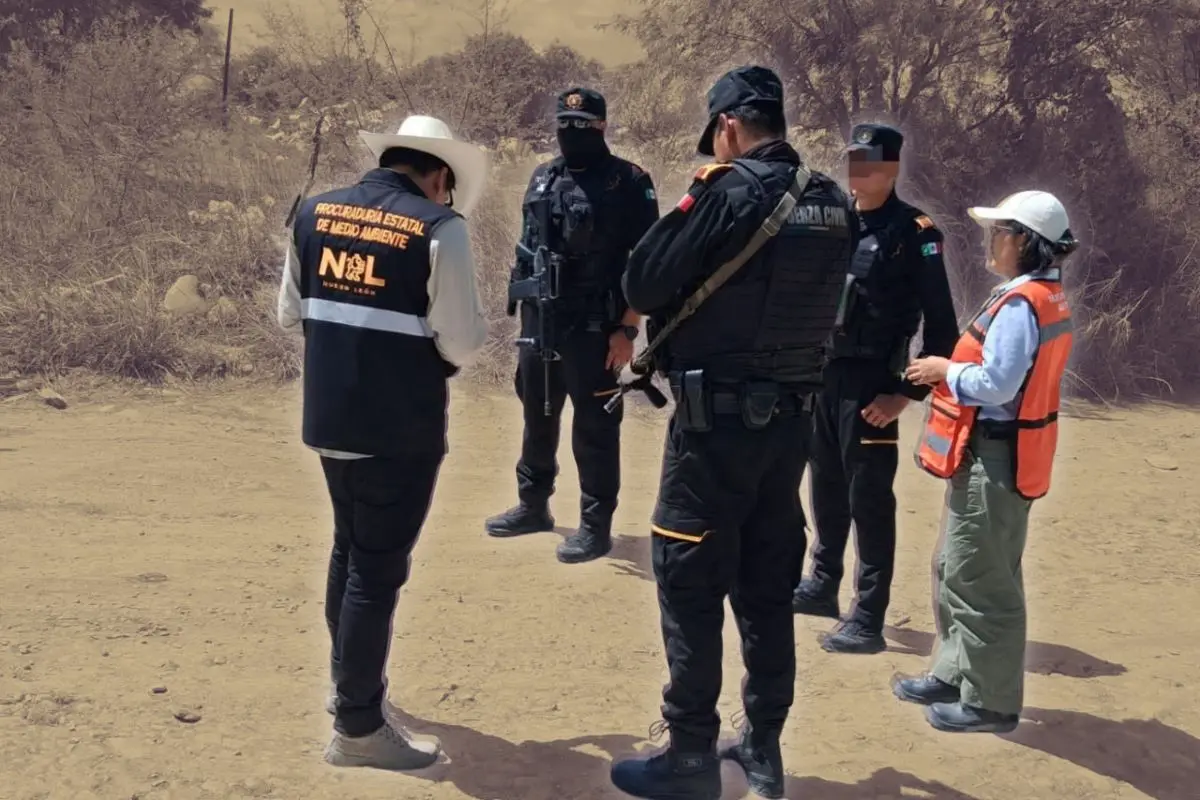 Personal de la nueva División Ambiental en compañía de la policía Foto: Facebook Secretaría de Medio Ambiente de Nuevo León