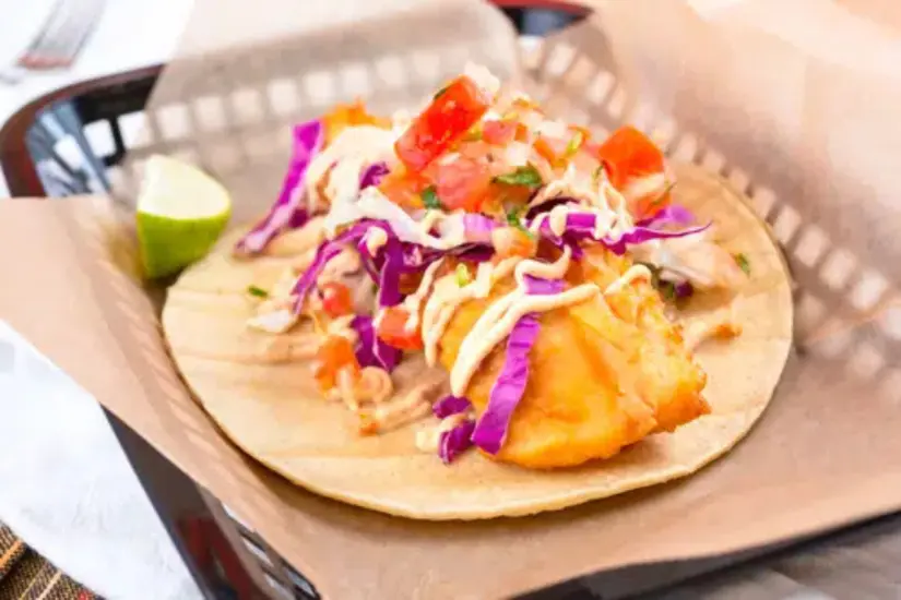 Tacos de pescado estilo Ensenada. Foto: David Tonelson / Larousse Cocina