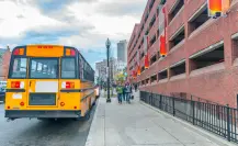 Nuevo León busca aliviar tráfico con uso obligatorio de transporte escolar en colegios