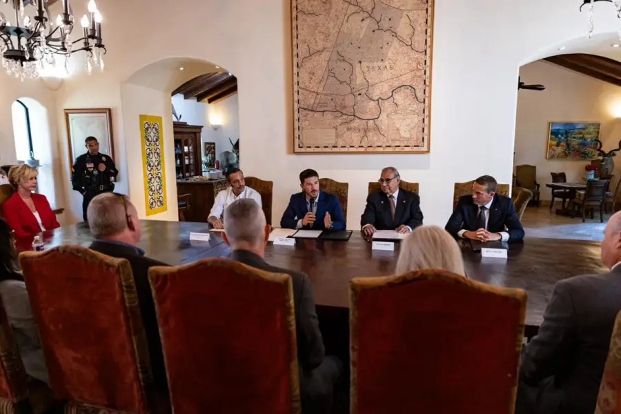 Samuel García firma Memorándum de Entendimiento con Laredo, Texas, y Green Corridors
