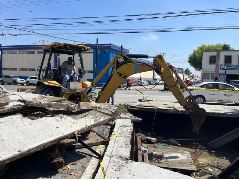 El pasado 6 de julio, debido a las fuertes lluvias registradas en Saltillo, su puesto cayó completamente al interior de un socavón./Fotos: Marco Juárez
