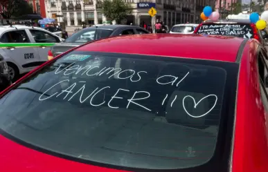 FOTOS | Mujer de Durango vence el cáncer y lo celebra con una caravana por el Centro Histórico