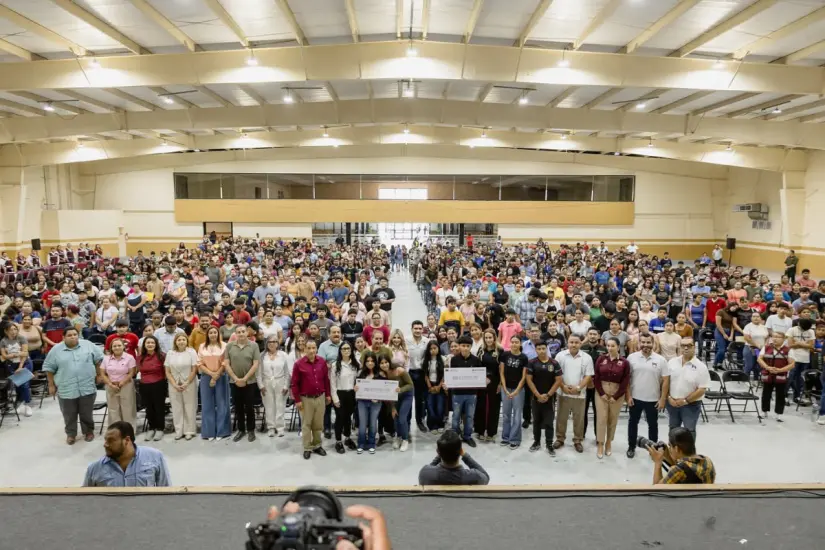 Se entregaron mil becas de la 