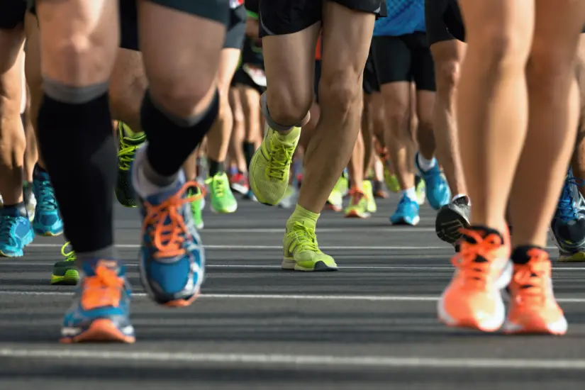 Mexicanos en una carrera. Foto: Canva
