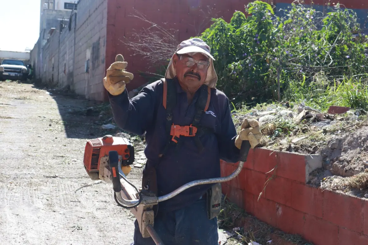 El objetivo principal de estas acciones es prevenir focos de infección, reducir la proliferación de larvas de mosquitos transmisores de enfermedades y controlar plagas y fauna nociva./Foto: Gobierno Municipal de Saltillo