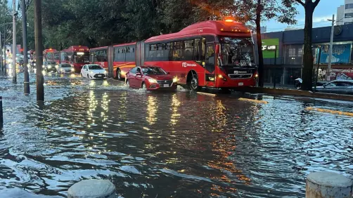 VIDEO | Activan alertas naranja y amarilla en CDMX por lluvias intensas