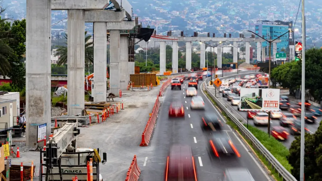 Avanza la construcción del monorriel más largo de América en Nuevo León