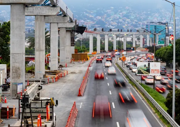 Avanza la construcción del monorriel más largo de América en Nuevo León