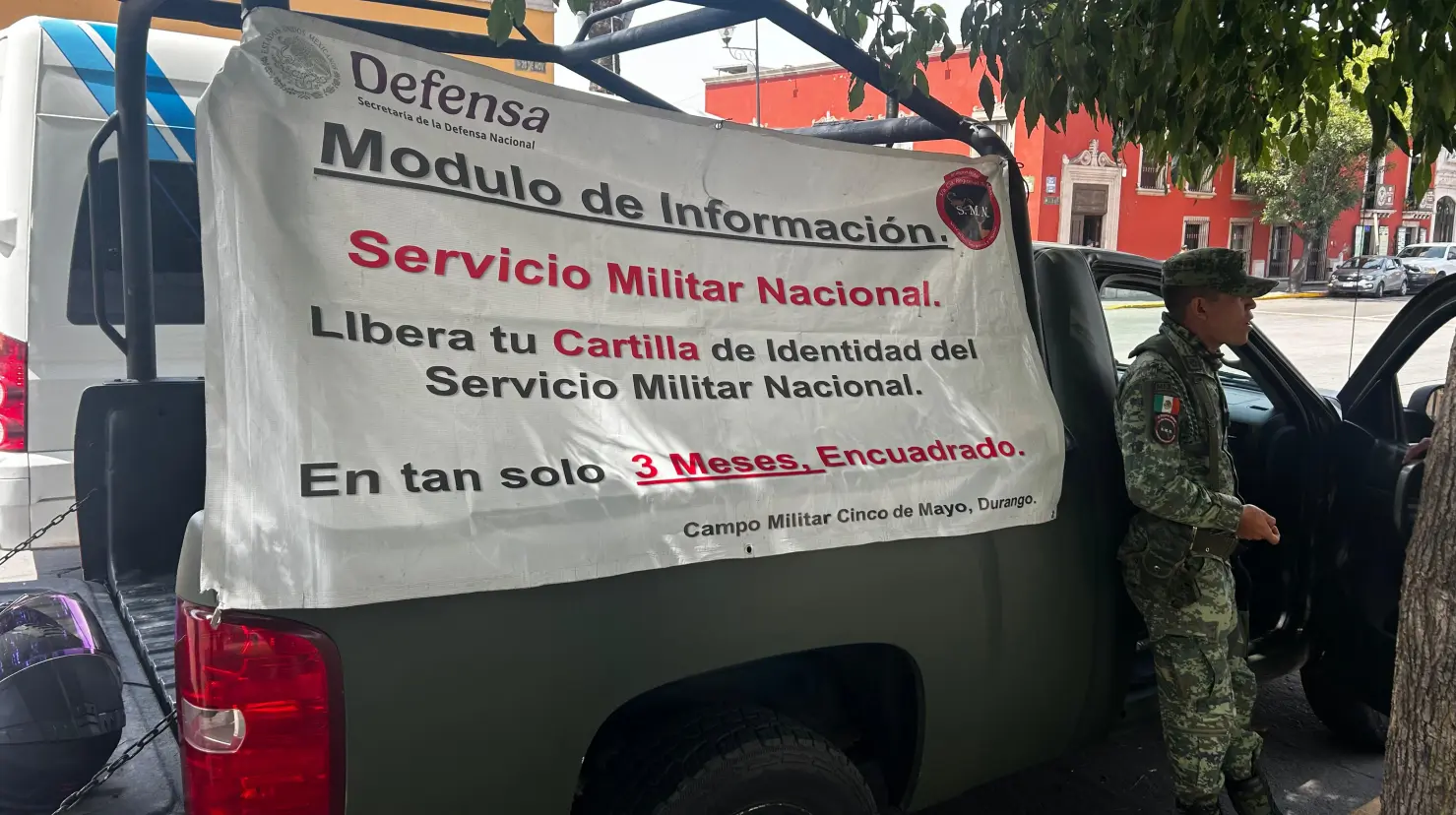 Elementos de la Secretaría de Defensa promueven el Servicio Militar Encuadrado. Foto: Alejandro Ávila.