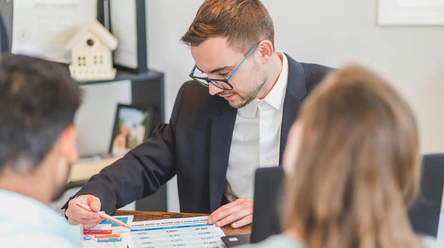 ¿Cómo influye la competencia en la calidad del servicio?. Foto: Canva