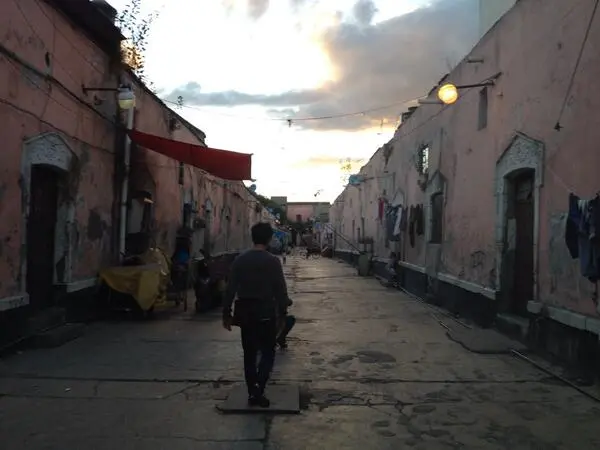 Interior de la vecindad más antigua de la CDMX en Tepito. Foto: X @mayvs_