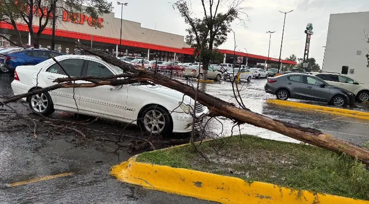 Aunque no se reportaron personas lesionadas, las autoridades exhortan a la ciudadanía a extremar precauciones ante la posibilidad de nuevas precipitaciones./Foto: Redes Sociales