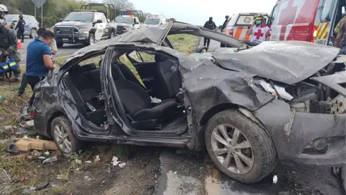 Accidente vial en la carretera Hualahuises-Montemorelos; deja cinco personas lesionadas