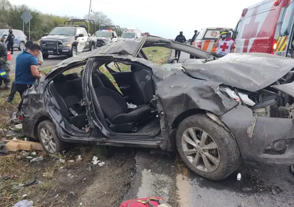 Accidente vial en la carretera Hualahuises-Montemorelos; deja cinco personas lesionadas