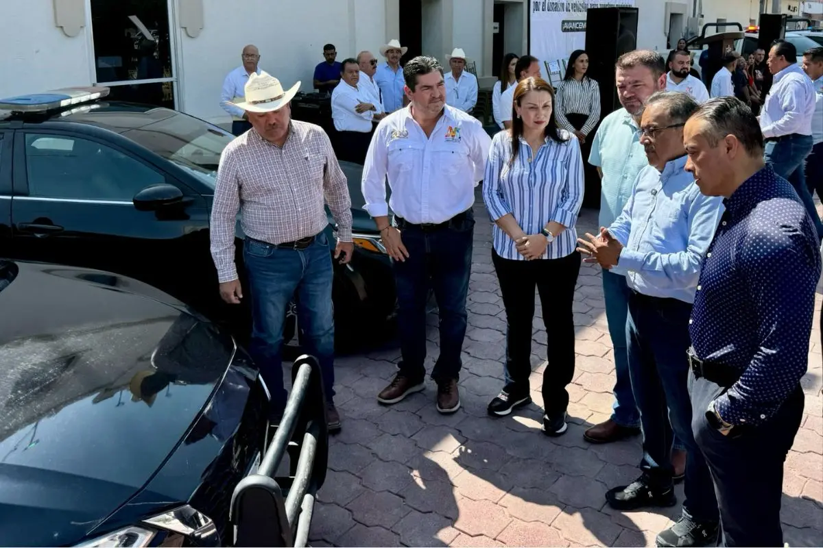 Escobedo reafirma su compromiso con la seguridad regional al entregar en comodato seis patrullas a municipios rurales de Nuevo León. Foto: Gobierno de Escobedo