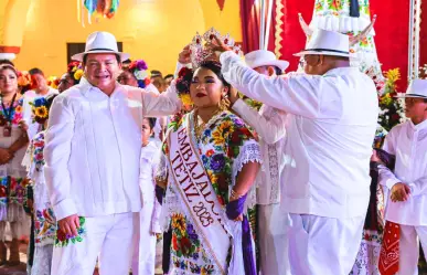 Joaquín Díaz Mena celebra fortaleza de la identidad maya en Sotuta y Tetiz