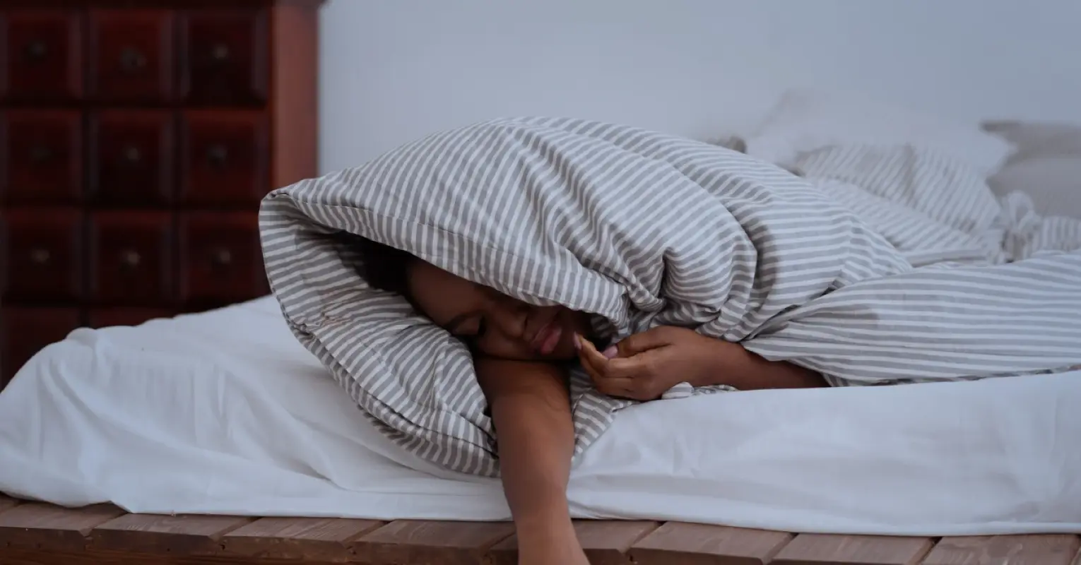 Para evitar trastornos del sueño, los expertos recomiendan que las horas para dormir son de acuerdo a la edad. Foto: Canva