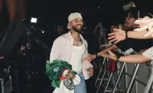 Maluma regañó a fan en concierto por esta razón: VIDEO