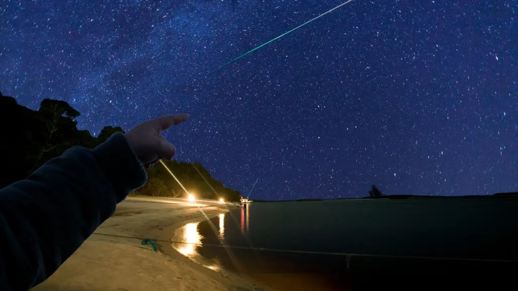 Perseidas 2025: cómo llegar a la playa perfecta para ver la lluvia de estrellas