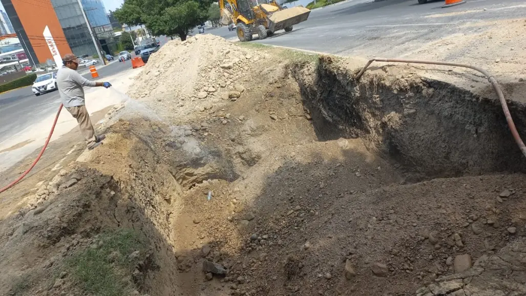 Agua y Drenaje de Monterrey repara fuga en San Pedro Garza García sin cortes en el suministro