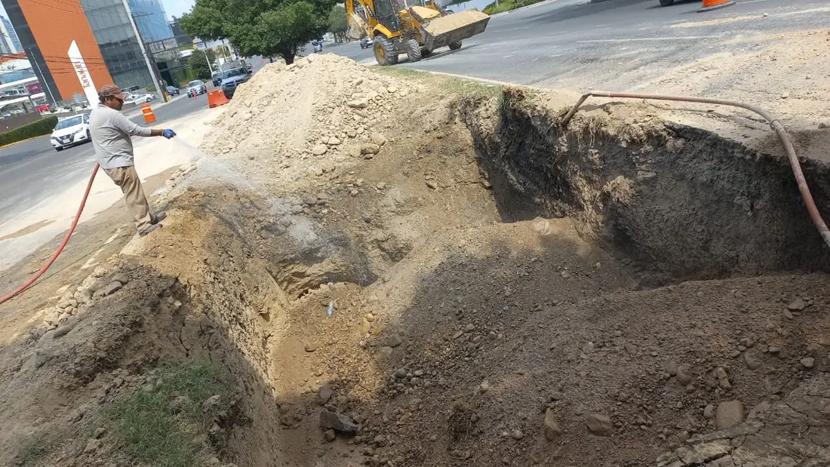 Agua y Drenaje de Monterrey finalizó la reparación de una tubería de 30 pulgadas en San Pedro. Foto: Agua y Drenaje de Monterrey