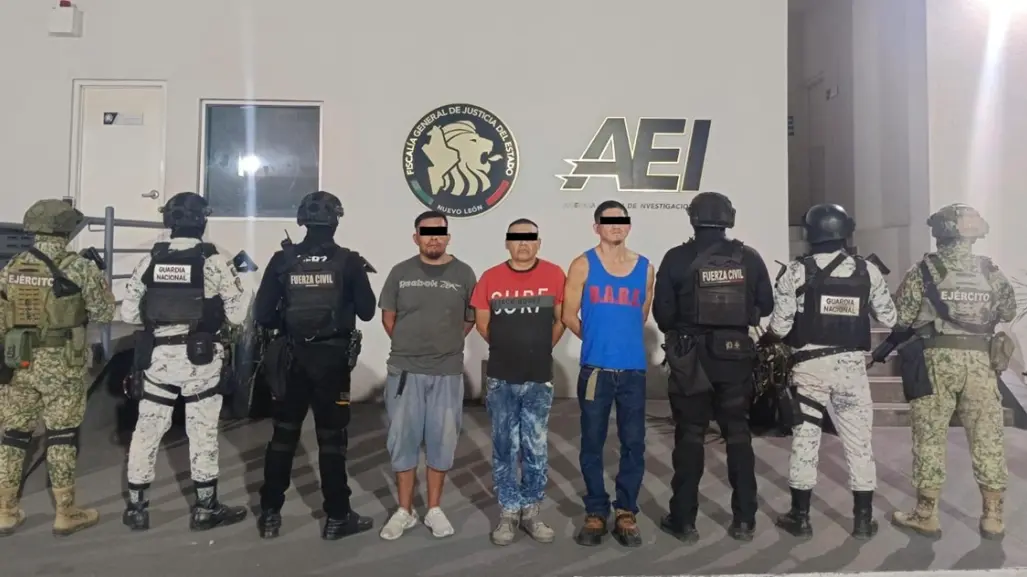 Capturan a tres con arma y más de 200 dosis de narcóticos en Escobedo