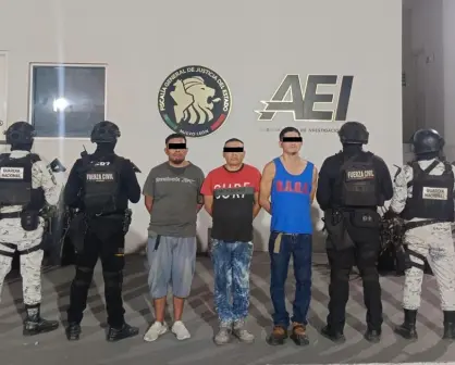 Capturan a tres con arma y más de 200 dosis de narcóticos en Escobedo