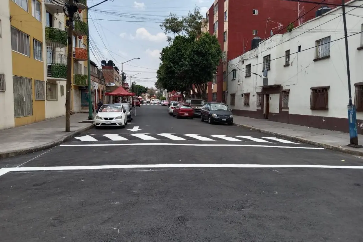 Colonia Morelos y mujer que presuntamente mató a sus vecinas en CDMX. Foto: C4 Jiménez | Canva