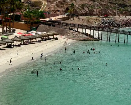Llena Playa El Coromuel pese a aviso de enterococos; autoridades no restringen acceso