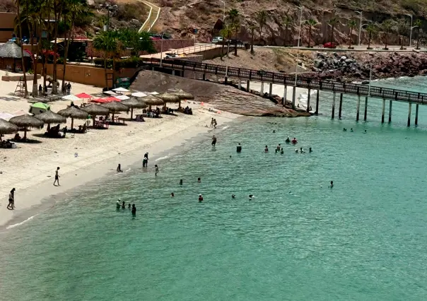 Llena Playa El Coromuel pese a aviso de enterococos; autoridades no restringen acceso