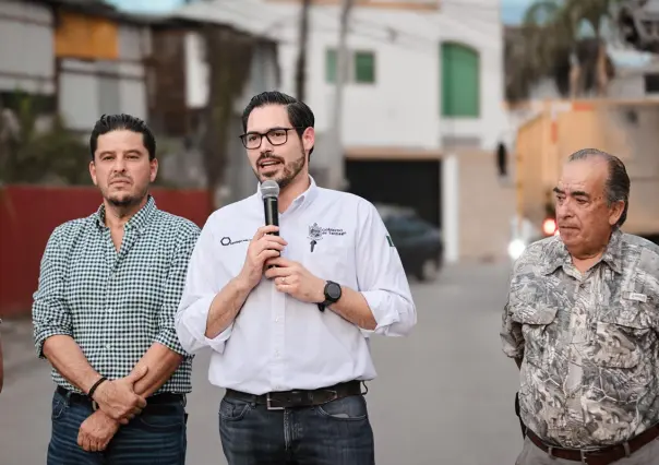David de la Peña arranca trabajos de recarpeteo en la calle Huajuquito en Los Cavazos