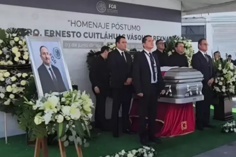 Homenaje a Ernesto Cuitláhuac Vásquez Reynsa en las instalaciones de la FGR en Reynosa. Foto: Pedro Torres
