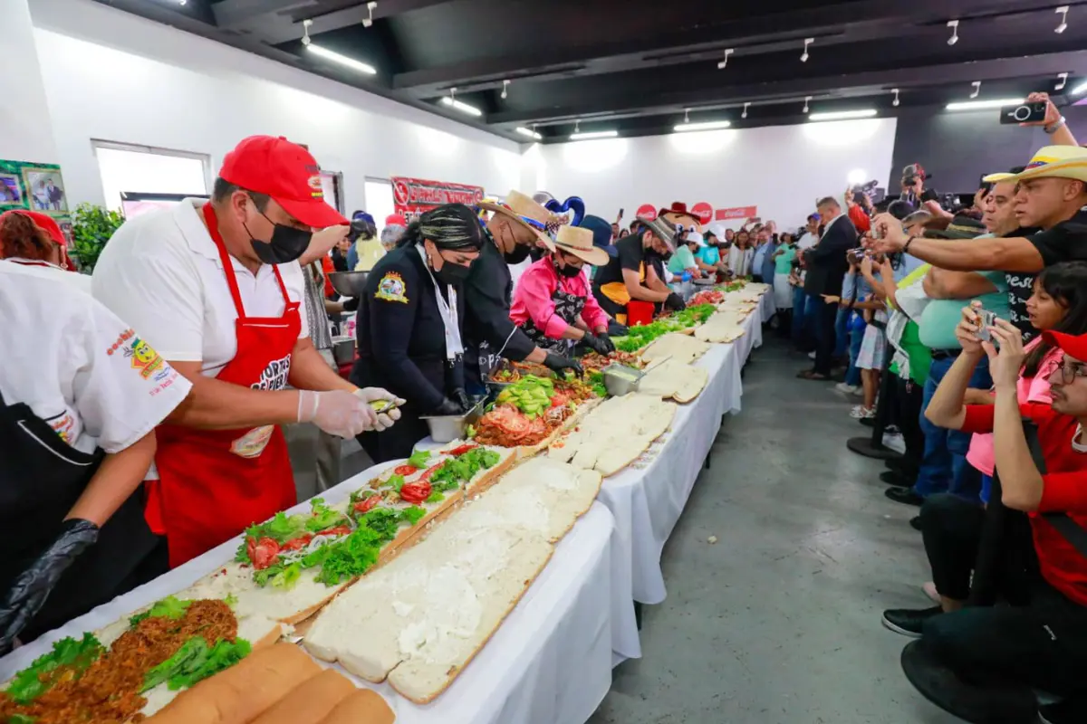 Feria de la torta en CDMX alcaldía Venustiano Carranza. Foto: @Facebook evelynparra | Canva
