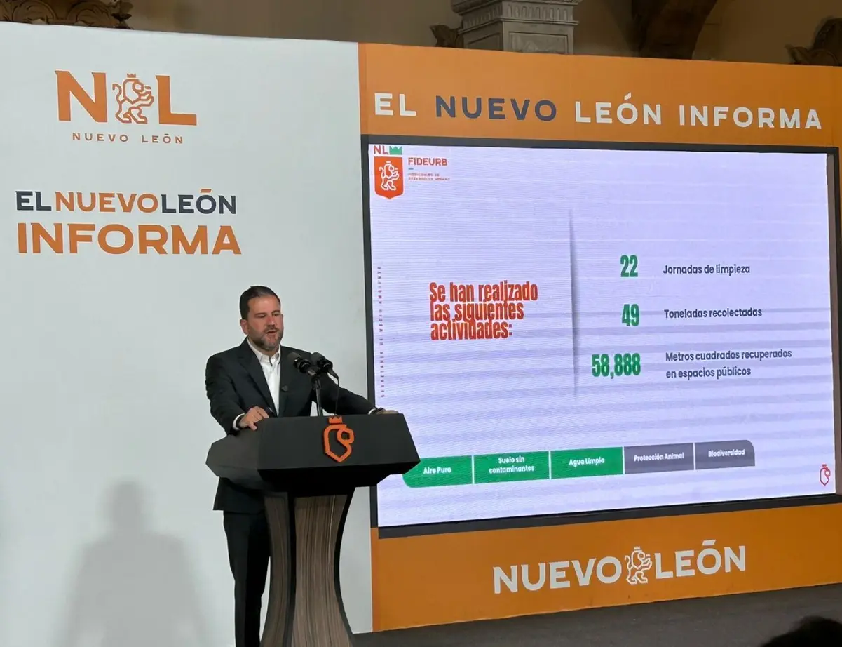 Raúl Lozano en la conferencia de prensa el Nuevo León Informa para dar a conocer las medidas que seguirán. Foto: Diego Ovalle.