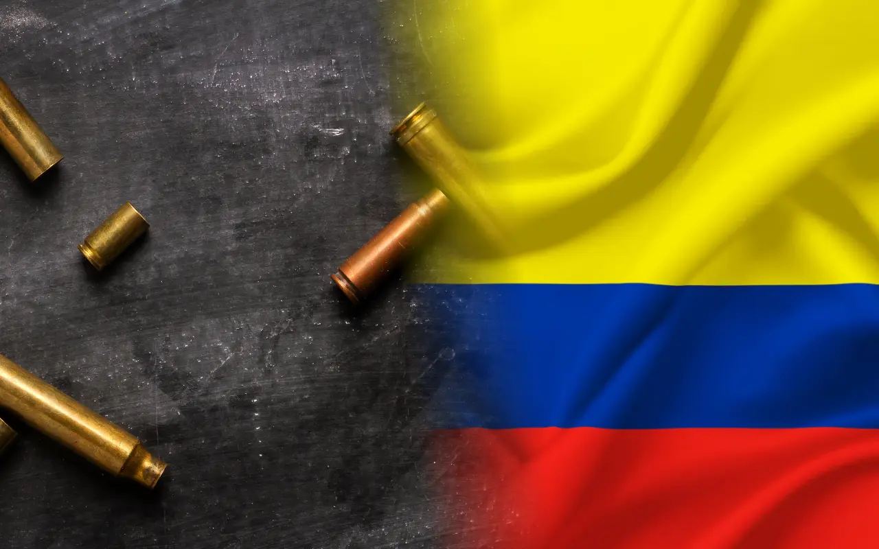 Balas y bandera de Colombia. Foto: Canva