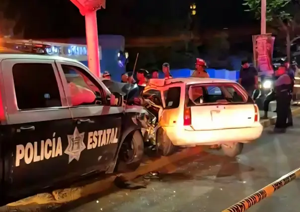 Patrulla de la Policía Estatal choca contra auto de una familia frente al Parque Guadiana