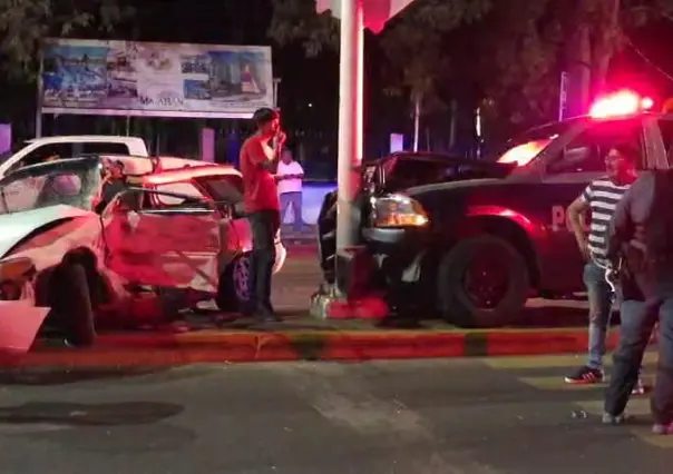 Esta fue la causa del choque entre patrulla de la Policía Estatal y auto familiar