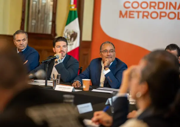 Andrés Mijes propone priorizar movilidad y combate a casas abandonadas en Nuevo León