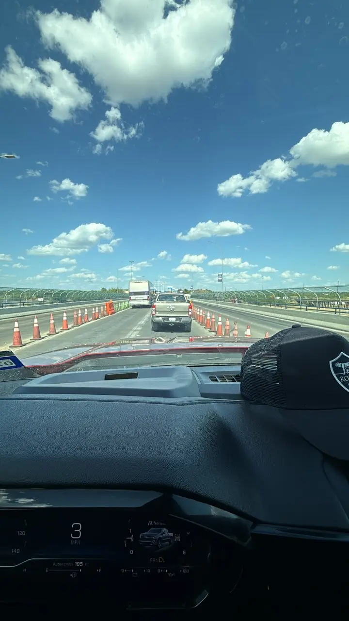Atravesando el Puente Internacional II de Piedras Negras / Foto: Tomas Urrutia