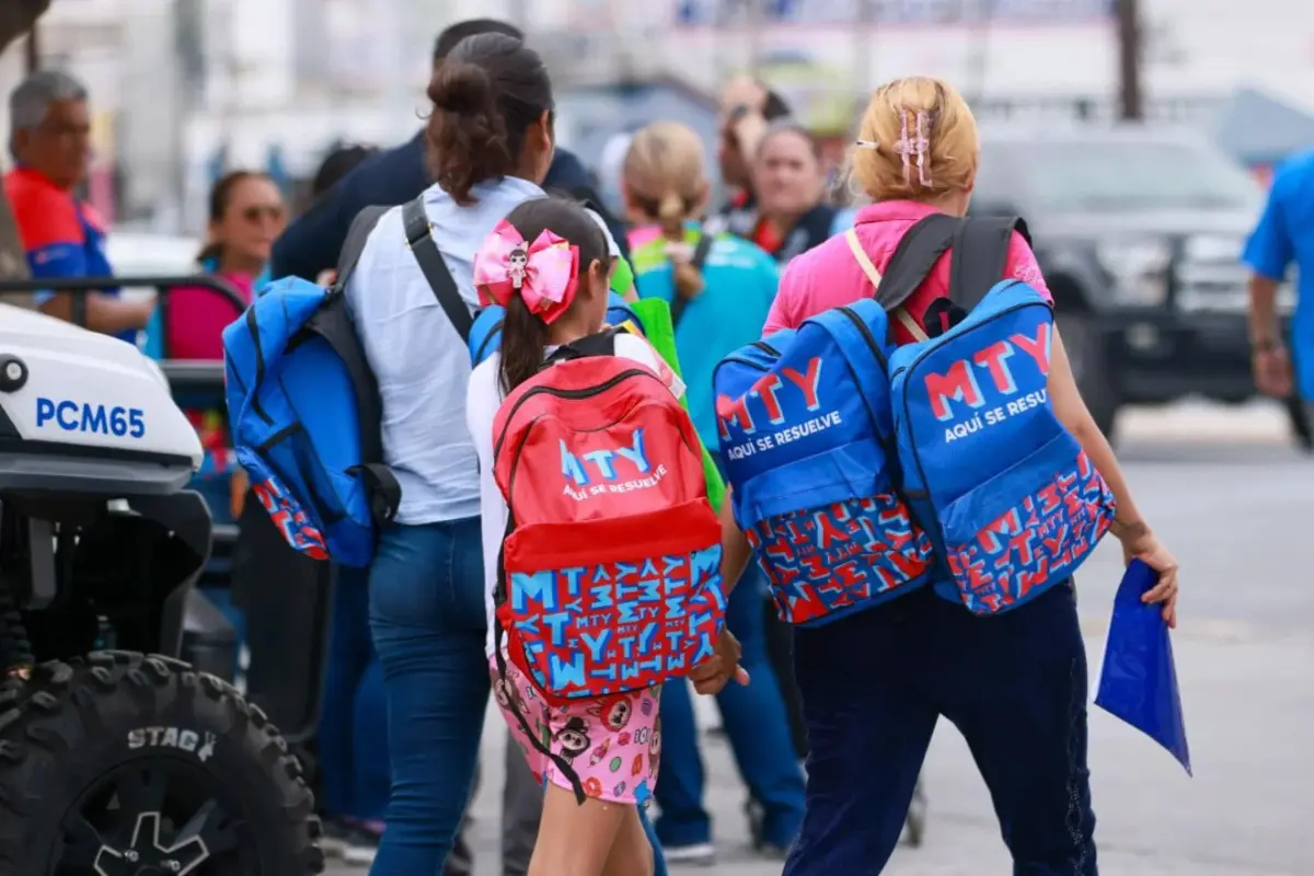 El programa fue diseñado con el objetivo de brindar a los alumnos de preescolar, primaria y secundaria un kit de útiles escolares correspondiente al nivel educativo/Foto: Gobierno de Monterrey
