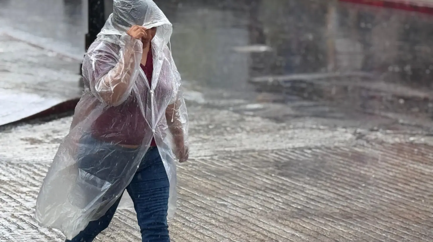Las ondas tropicales pueden generar cambios repentinos en las condiciones del tiempo, por lo que se pide a la población estar atenta a los reportes del clima.- Fuente Irving Gil