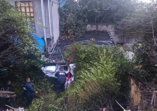 Lluvias en CDMX atrapan a familia en vivienda bloqueada por deslizamiento; policías logran rescate