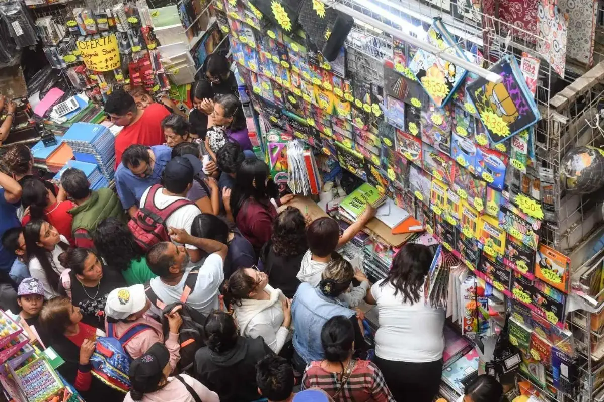 La oferta incluirá cuadernos, lápices, mochilas, uniformes, zapatos escolares y material didáctico, todo reunido en un solo espacio para facilitar las compras de último momento. Foto: CANACO