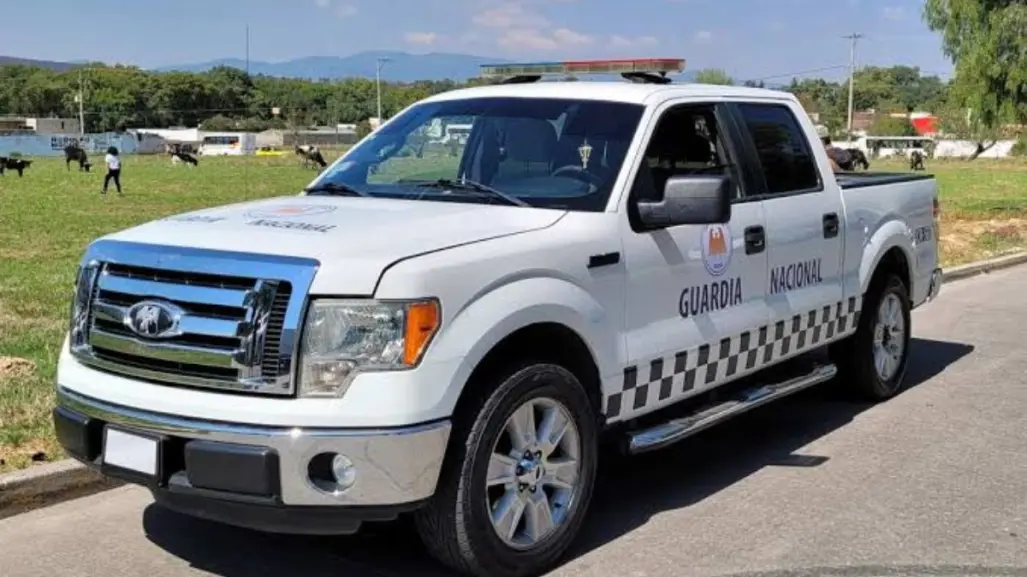 Patrulla falsa de la Guardia Nacional asalta camión de paquetería en Puebla