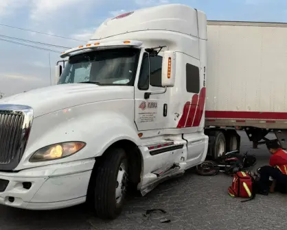 Muere hombre tras impacto entre motocicleta y tráiler en Ramos Arizpe