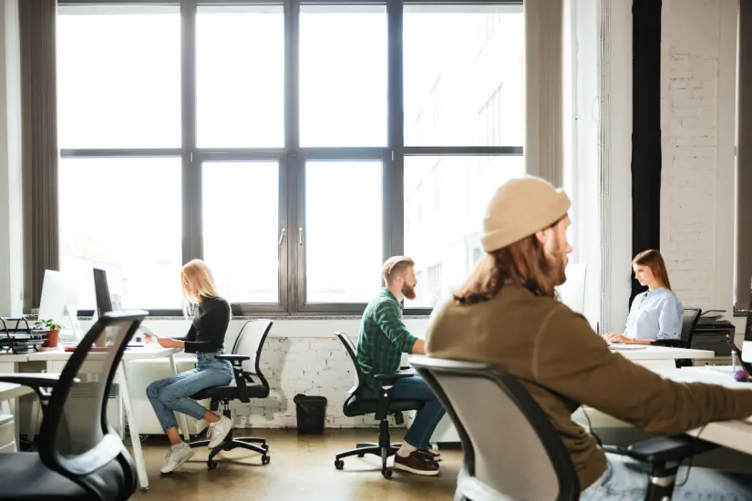Las oficinas para coworking empiezan a ganar popularidad en Tamaulipas. Foto: Freepik